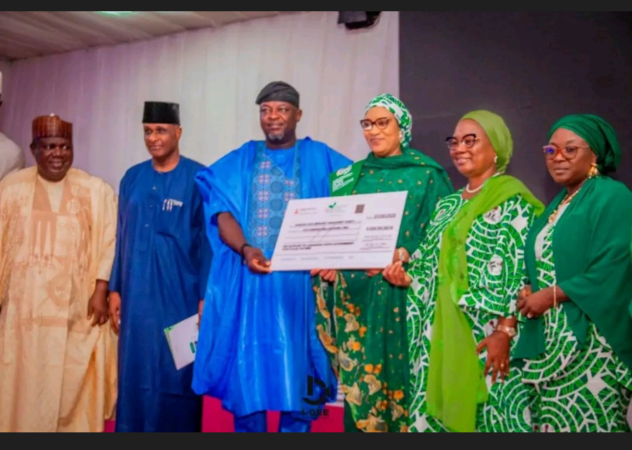 Remi Tinubu Donates ₦500 Million and Relief Materials to Flood Victims in Adamawa