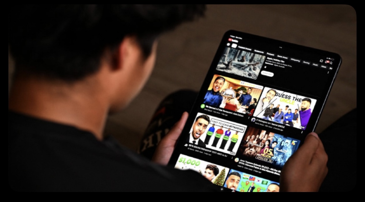 French Lawmakers Pass Bill to Ban Social Media Use for Under-15s