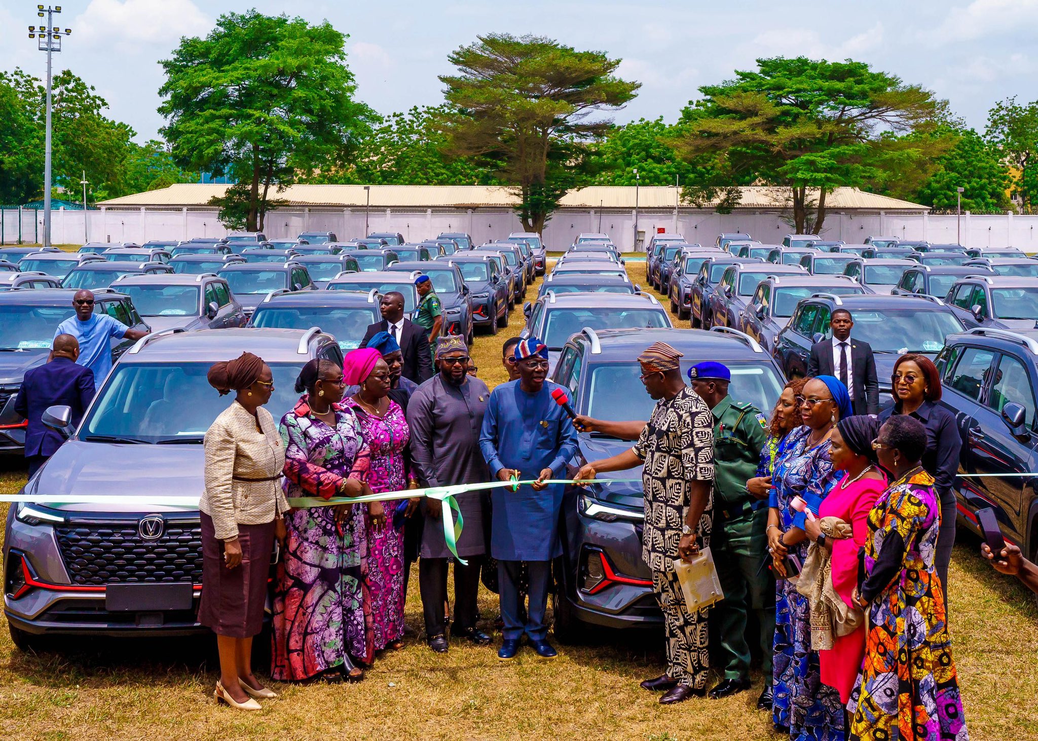 Sanwo-Olu Splashes 100 Official Cars on Lagos Directors 